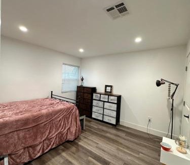 Park Mesa Heights Apartment | Modern LA Vacation House World Cup