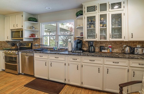 Blue Bell Estates House | Modern Lake Conroe House w/Lakefront Park & Deck!