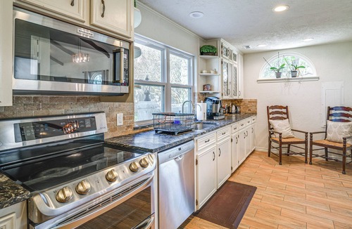 Blue Bell Estates House | Modern Lake Conroe House w/Lakefront Park & Deck!