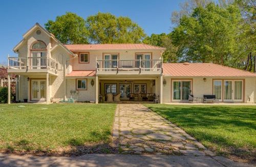 Blue Bell Estates House | Modern Lake Conroe House w/Lakefront Park & Deck!