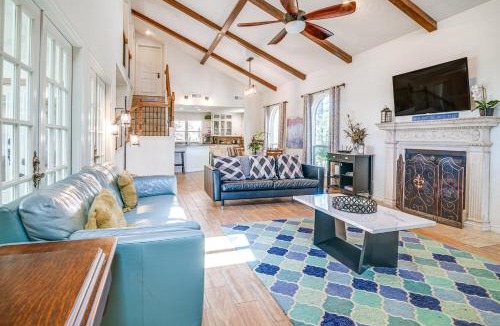 Blue Bell Estates House | Modern Lake Conroe House w/Lakefront Park & Deck!