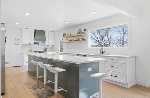 Parkville House | Modern Lake Escape/World Cup Prime Location