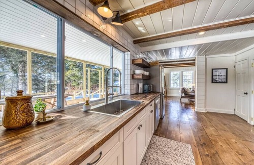 Liberty House | Modern lake front home