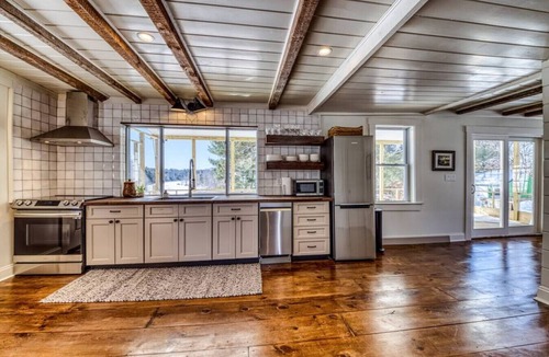 Liberty House | Modern lake front home