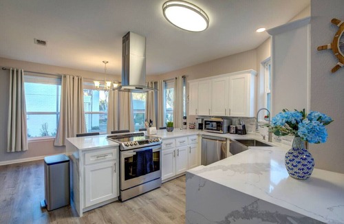 Rowlett Villa | Modern Lake House 4 Bed 3 Bath Breathtaking Views
