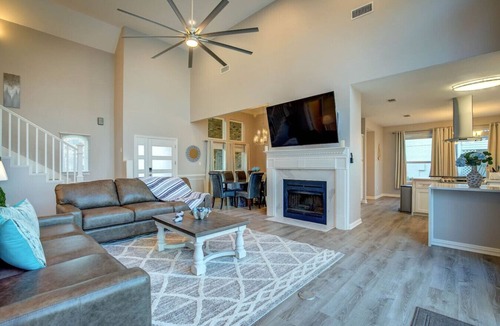 Rowlett Villa | Modern Lake House 4 Bed 3 Bath Breathtaking Views