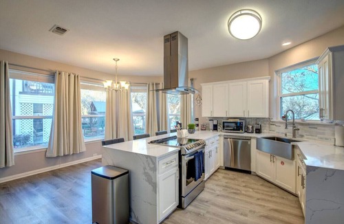 Rowlett Villa | Modern Lake House 4 Bed 3 Bath Breathtaking Views