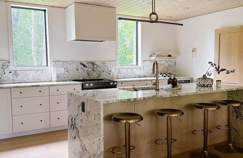 Lanark Highlands House | Modern Lake House on White Lake