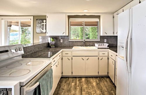 McKenna House | Modern Lake Lawrence Retreat w/a Deck & Dock!