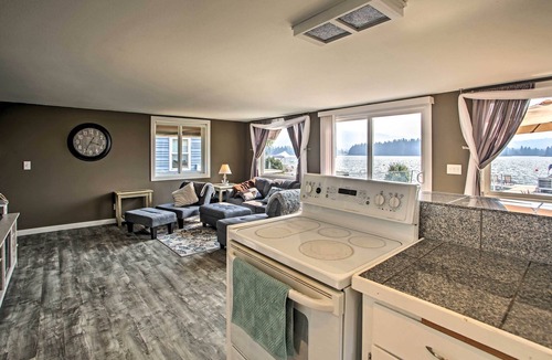 McKenna House | Modern Lake Lawrence Retreat w/a Deck & Dock!