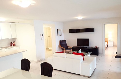 Locarno Apartment | Modern Lake View 605