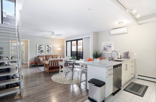 Saugatuck Condo | Modern Lake View Condo Located Downtown Saugatuck with Spacious Rooftop Patio