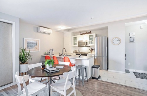 Saugatuck Condo | Modern Lake View Condo Located Downtown Saugatuck with Spacious Rooftop Patio