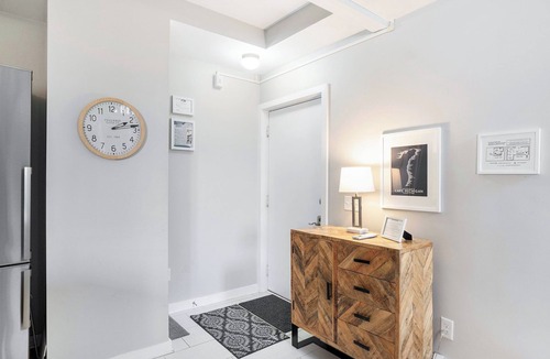 Saugatuck Condo | Modern Lake View Condo Located Downtown Saugatuck with Spacious Rooftop Patio