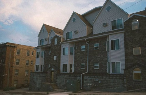 East Hillside Apartment | Modern Lake Walk Apartment Near Hospitals
