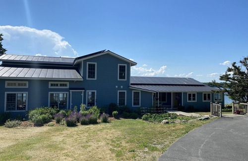 Grand Isle Apartment | Modern Lakefront Apartment