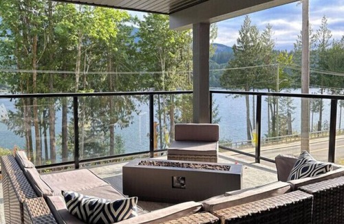 Pinehouse Condo | Modern Lakefront Retreat with a Sauna & Scenic Views