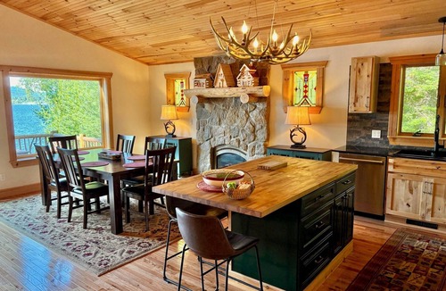 Speculator House | Modern Lakefront Cabin w/Fireplace and Stunning View of Oak Mountain Skiing