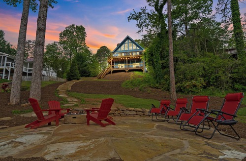 Seneca Cabin | Modern Lakefront Cabin on Lake Keowee