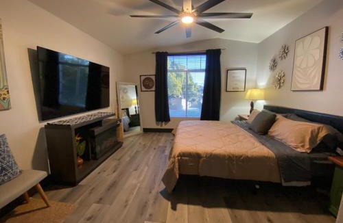 Ocotillo House | Modern Lakefront Paradise