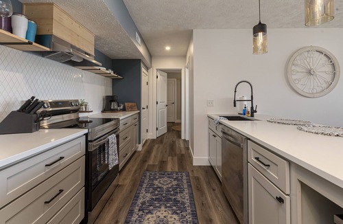 Wolf Creek House | Modern Lakefront Suite with Dock