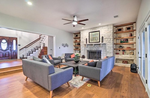 Granger House | Modern Lakehouse w/Stunning Views & Hot Tub!