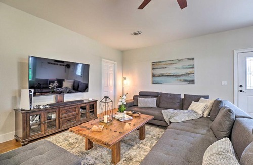 Granger House | Modern Lakehouse w/Stunning Views & Hot Tub!