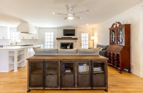 Acworth House | Modern Lakepoint Retreat | Near Lakepoint Baseball & 2 Lakes!