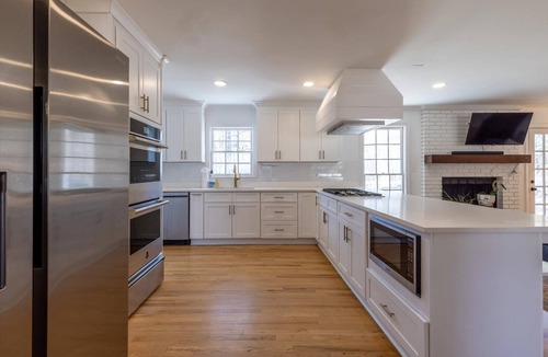 Acworth House | Modern Lakepoint Retreat | Near Lakepoint Baseball & 2 Lakes!