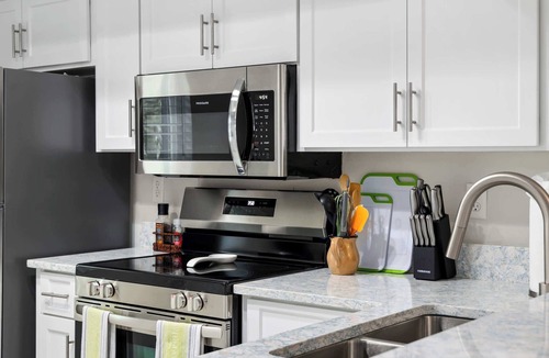 Oldsmar Condo | Modern Lakeside Condo 🌅 | 2 Bed, 2 Bath | Oldsmar, FL