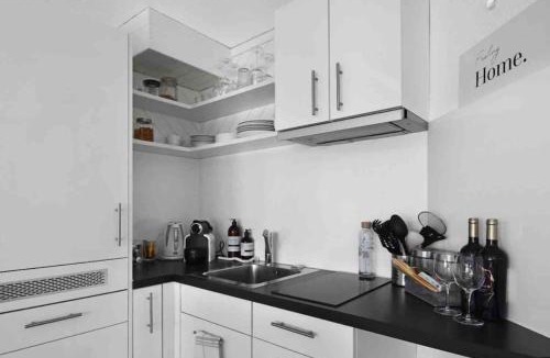 Altendorf Apartment | modern lakeside flat with pool access - 80m2