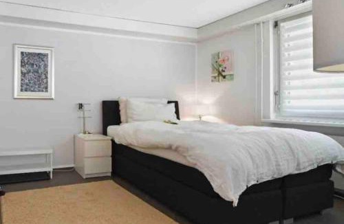 Altendorf Apartment | modern lakeside flat with pool access - 80m2