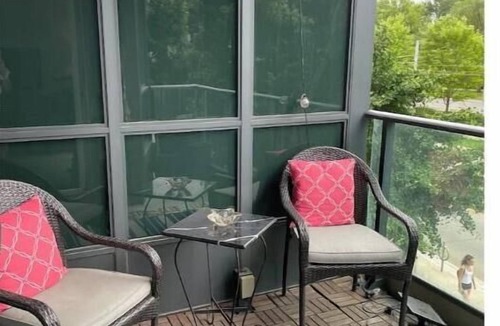 Niagara Condo | Modern Large Condo - Free Parking, Pool, Hot Tub