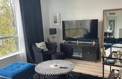 Niagara Condo | Modern Large Condo - Free Parking, Pool, Hot Tub