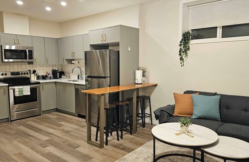 Southeast Calgary House | Modern Legal Suite - Separate Entry/Self Check-In