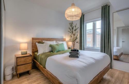 King West Village House | Modern Liberty Village Townhouse with Rooftop Patio