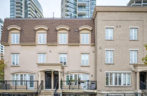 King West Village House | Modern Liberty Village Townhouse with Rooftop Patio