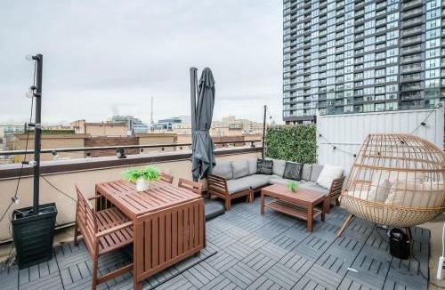 King West Village House | Modern Liberty Village Townhouse with Rooftop Patio