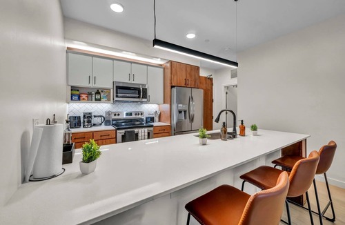 Little Italy Apartment | Modern Little Italy Retreat w/Balcony & Parking