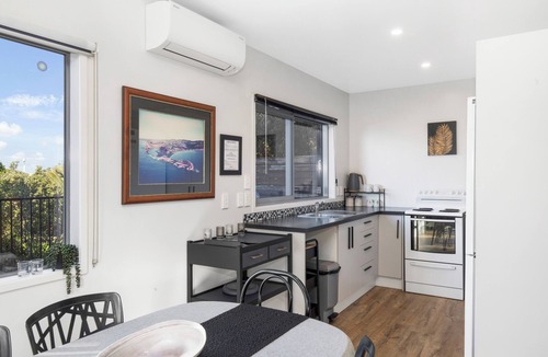 Castlepoint House | Modern Little Place At Castlepoint - with Private Direct Beach Access