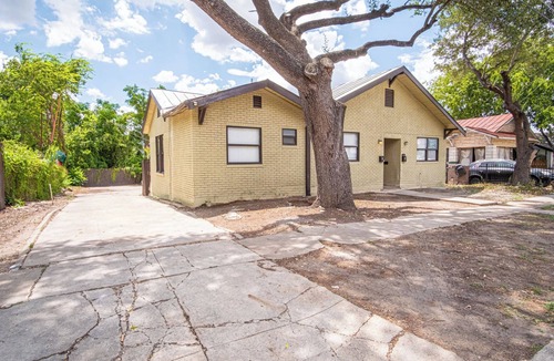 Nevada Street Cottage | Modern Living 3br/2ba Close to Amazing Downtown