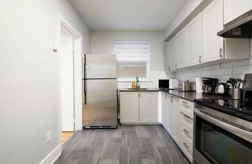 Cote-Des-Neiges—Notre-Dame-De-Grace Apartment | Modern Living – A Trendy 2BR in Montreal