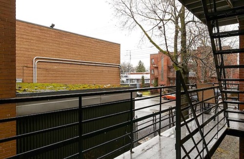 Cote-Des-Neiges—Notre-Dame-De-Grace Apartment | Modern Living – A Trendy 2BR in Montreal