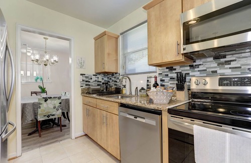 College Park Hotel | Modern living for visit DC/UMD, 2 bedrooms, 4 beds with central AC/heating