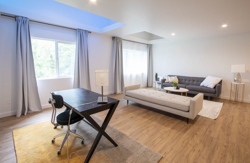 Kirkland Apartment | Modern Living in Kirkland