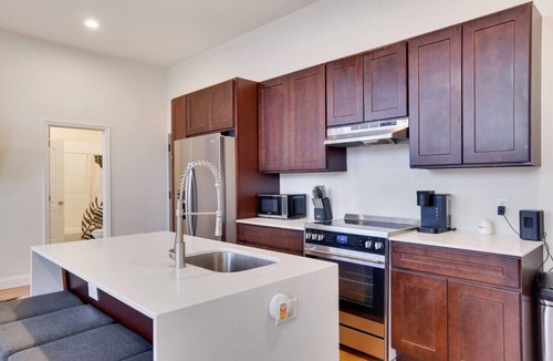 Allentown Apartment | Modern Living - King Suite