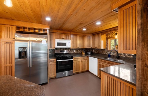 Custer House | Modern Lodge: Hottub + Huge Space + Views + Sauna