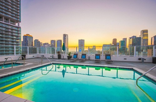 Historic Core Apartment | Modern Loft | 1BR in Downtown LA with Rooftop!