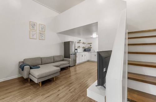 Greater Valley Brook House | Modern Loft Carriage House