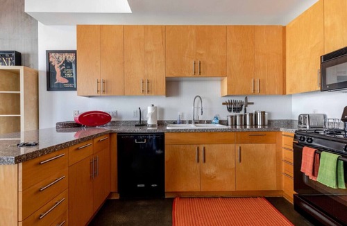 Marina District Condo | Modern Loft, Clean, Quiet, WiFi, Cable, Parking